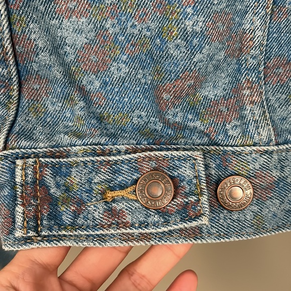 Levi’s Jean jacket - Picture 11 of 13